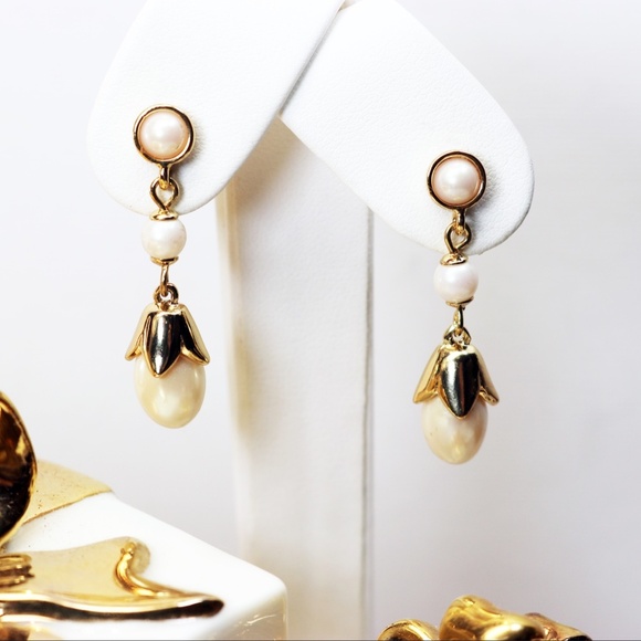 🏆 Elegant Carolee Pearl Drop Gold Tone Earrings NWT 💫 - Picture 9 of 10
